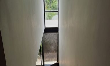 VENTA DE TOWN HOUSE AMUEBLADO EN MONTES DE AME , MÉRIDA