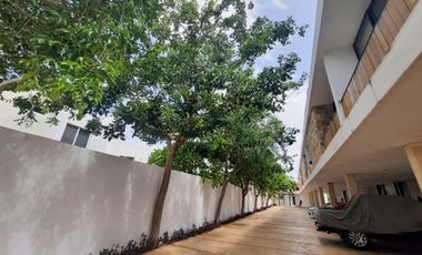 VENTA DE TOWN HOUSE AMUEBLADO EN MONTES DE AME , MÉRIDA