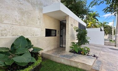 VENTA DE TOWN HOUSE AMUEBLADO EN MONTES DE AME , MÉRIDA