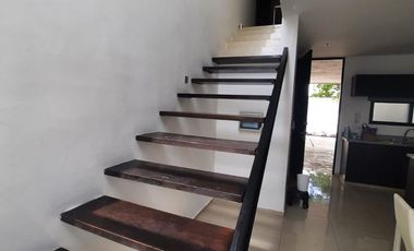 VENTA DE TOWN HOUSE AMUEBLADO EN MONTES DE AME , MÉRIDA
