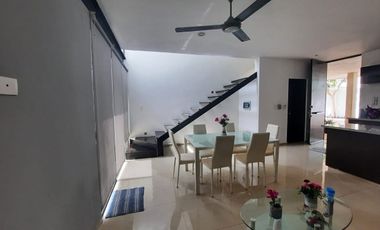 VENTA DE TOWN HOUSE AMUEBLADO EN MONTES DE AME , MÉRIDA