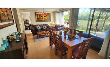 Casa en Venta 4D + 3B / Ciudad de Los Valles