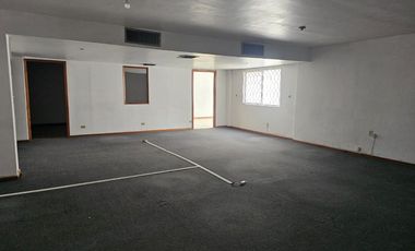 Oficina o local comercial en renta, ubicada en la transitada Calzada Colón en planta alta, primer piso.