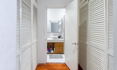 Casa con vegetación y solarium en fraccionamiento con seguridad privada