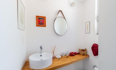 Casa con vegetación y solarium en fraccionamiento con seguridad privada