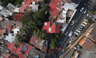 Casa con vegetación y solarium en fraccionamiento con seguridad privada