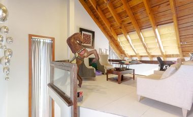 Casa con vegetación y solarium en fraccionamiento con seguridad privada