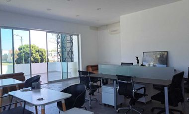 LOCAL 23  Y 24 CON TERRAZA EN RENTA PLAZA LA JOYA