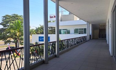 LOCAL 23  Y 24 CON TERRAZA EN RENTA PLAZA LA JOYA