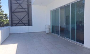 LOCAL 23  Y 24 CON TERRAZA EN RENTA PLAZA LA JOYA