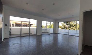 LOCAL 25  Y 26 CON TERRAZA EN RENTA PLAZA LA JOYA