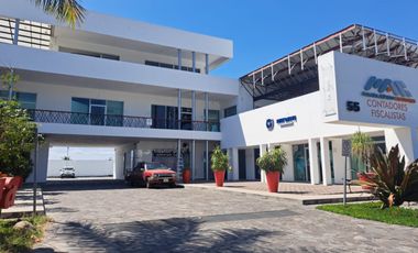 LOCAL 25  Y 26 CON TERRAZA EN RENTA PLAZA LA JOYA