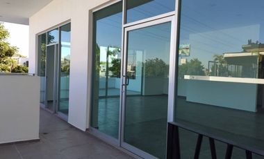LOCAL 25  Y 26 CON TERRAZA EN RENTA PLAZA LA JOYA