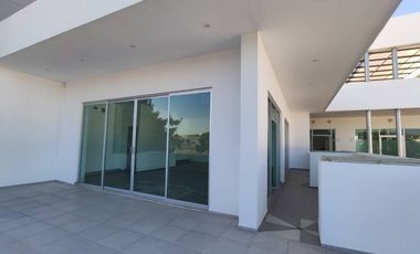 LOCAL 25  Y 26 CON TERRAZA EN RENTA PLAZA LA JOYA