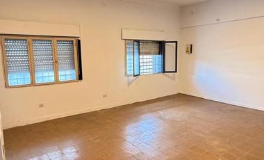 Importante propiedad ideal centro médico o educativo en San Martín al 3100, SMT
