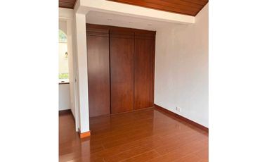 CASA USO COMERCIAL . RESIDENCIAL 142