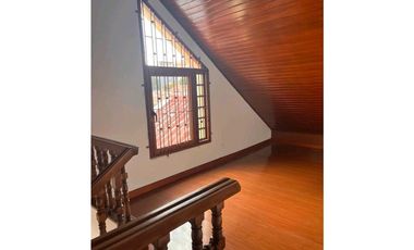 CASA USO COMERCIAL . RESIDENCIAL 142