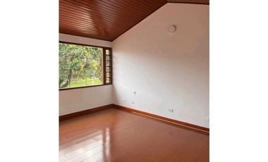 CASA USO COMERCIAL . RESIDENCIAL 142
