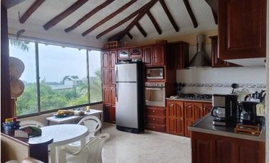 Venta de Casa Campestre con Piscina Privada en La Mesa Cundi