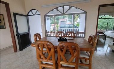 Venta de Casa Campestre con Piscina Privada en La Mesa Cundi