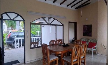 Venta de Casa Campestre con Piscina Privada en La Mesa Cundi