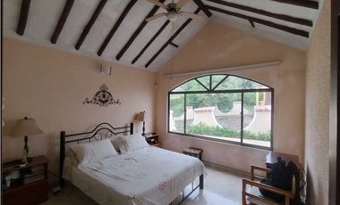 Venta de Casa Campestre con Piscina Privada en La Mesa Cundi