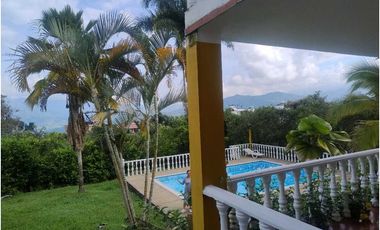 Venta de Casa Campestre con Piscina Privada en La Mesa Cundi