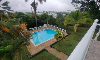Venta de Casa Campestre con Piscina Privada en La Mesa Cundi