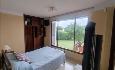 Venta de Casa Campestre con Piscina Privada en La Mesa Cundi