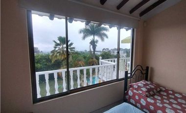 Venta de Casa Campestre con Piscina Privada en La Mesa Cundi