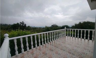 Venta de Casa Campestre con Piscina Privada en La Mesa Cundi