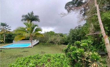 Venta de Casa Campestre con Piscina Privada en La Mesa Cundi