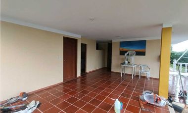 Venta de Casa Campestre con Piscina Privada en La Mesa Cundi