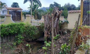 Venta de Casa Campestre con Piscina Privada en La Mesa Cundi