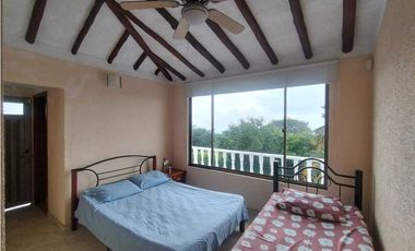 Venta de Casa Campestre con Piscina Privada en La Mesa Cundi