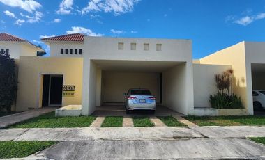 Renta Casa en Conkal con piscina