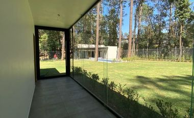 Hermosa casa moderna en Avándaro.