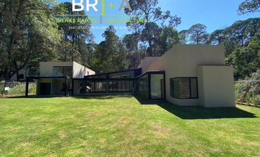 Hermosa casa moderna en Avándaro.