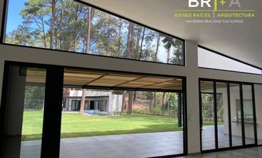 Hermosa casa moderna en Avándaro.