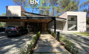 Hermosa casa moderna en Avándaro.