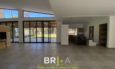 Hermosa casa moderna en Avándaro.