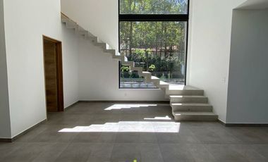 Hermosa casa moderna en Avándaro.
