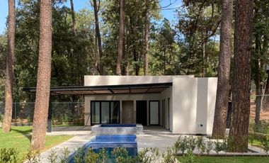Hermosa casa moderna en Avándaro.