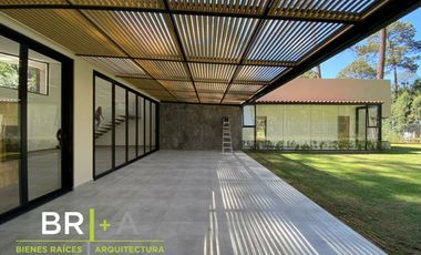 Hermosa casa moderna en Avándaro.