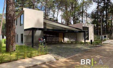 Hermosa casa moderna en Avándaro.