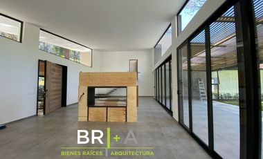 Hermosa casa moderna en Avándaro.