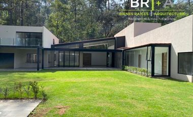 Hermosa casa moderna en Avándaro.