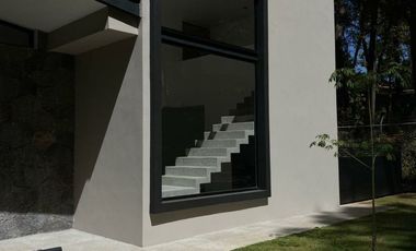 Hermosa casa moderna en Avándaro.