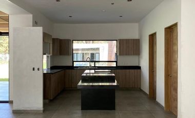 Hermosa casa moderna en Avándaro.