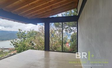 Atractiva casa nueva con vista al lago en condominio en Valle de Bravo